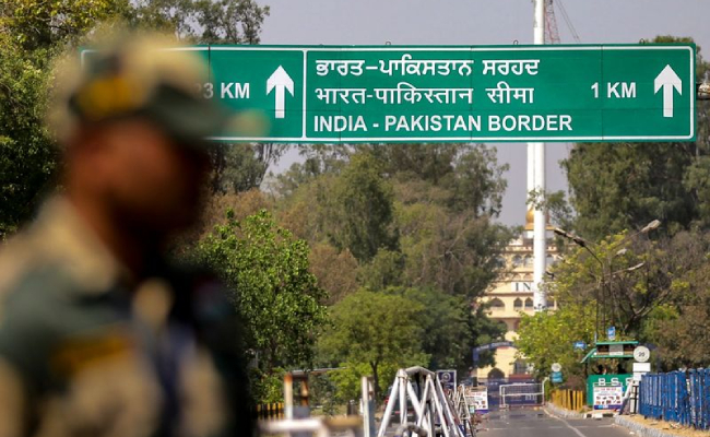 272 Pak nationals left India through Attari in past 2 days, more to exit Sunday as deadline ends